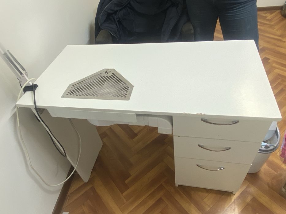 Стол для маникюра/ маникюрный стол
