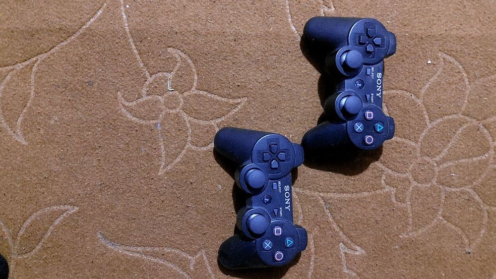 Ps 3 sotiladi holati ideal oʻyinlar oynashga tayor holatda qiziq bolsa