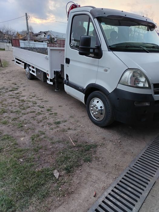 Camioneta Opel cu macara