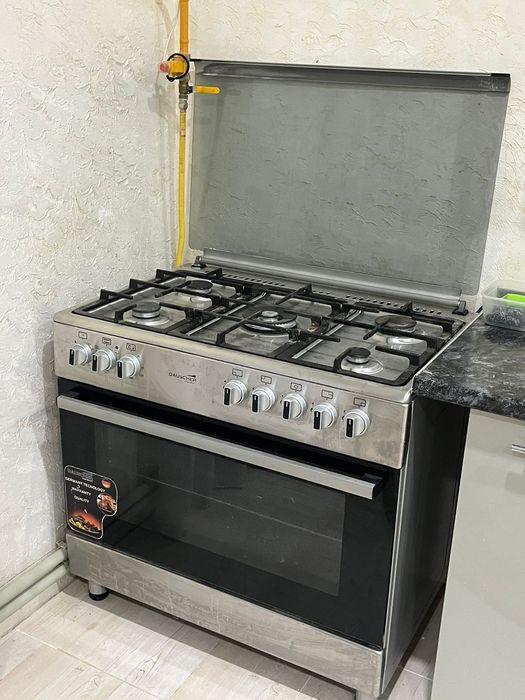 Продается газ плита 5 комфорок, почти новая,