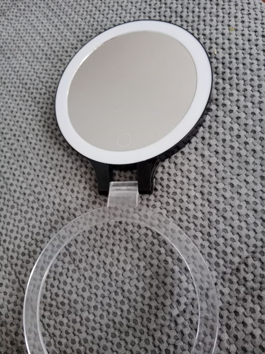 Продам зеркало на батарейках,с подсветкой