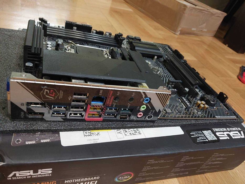 AMD Ryzen 7 7800X3D + AsRock X670E PG Lightning