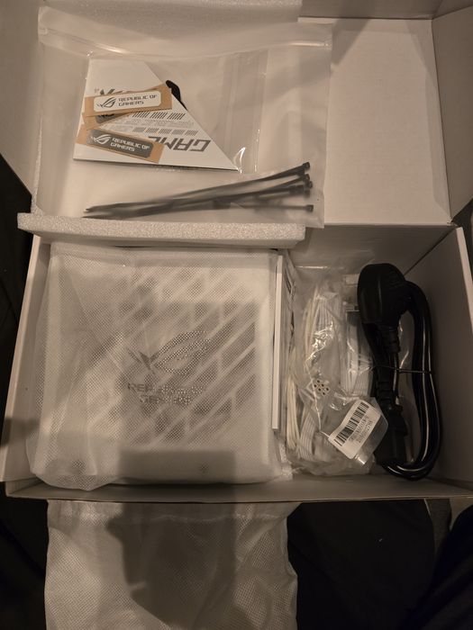 Vând Sursa Alba 850w Asus Rog Strix White, Full Modulara, Garanție