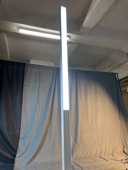 Lampa de podea led näve