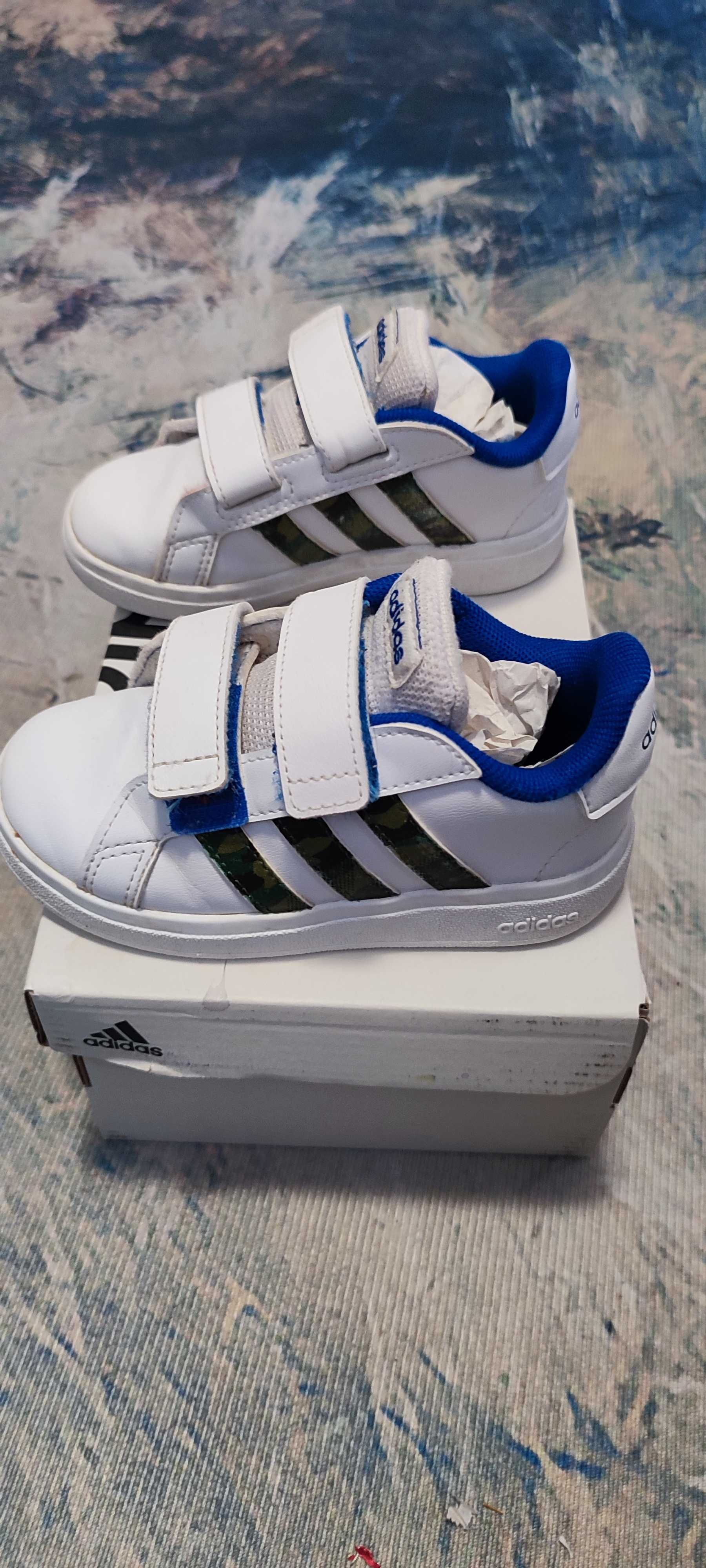 Детски обувки сникърси Adidas