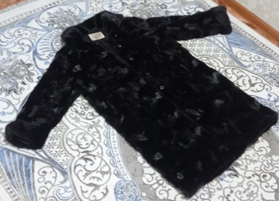 Продам норковая шуба женская 100.000тг торг есть.