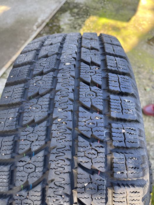 Зимни гуми Toyo 235/60/17 - 10мм грайфер