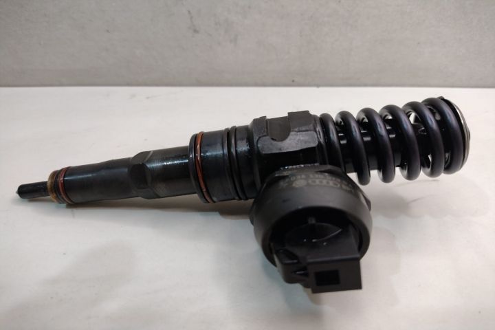 Injector Vw Audi Seat Skoda cod 038130073BA CD 038130073BA CD Audi A4