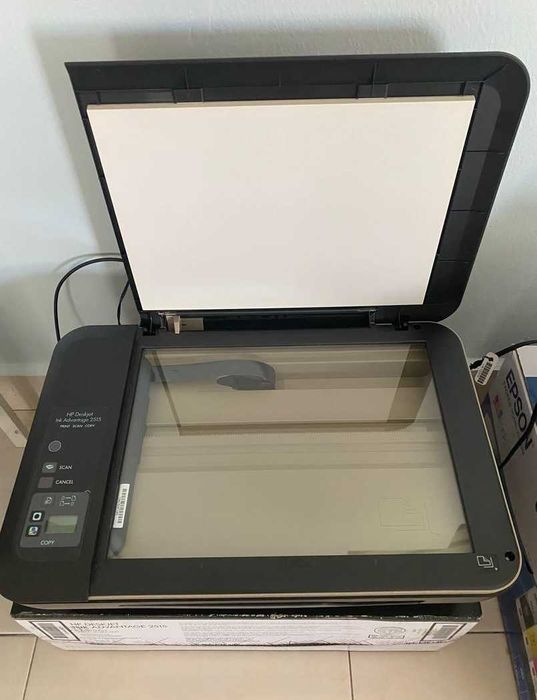 Сканер HP 2515 в хорошем рабочем состояние. Чётко сканирует фото, доки
