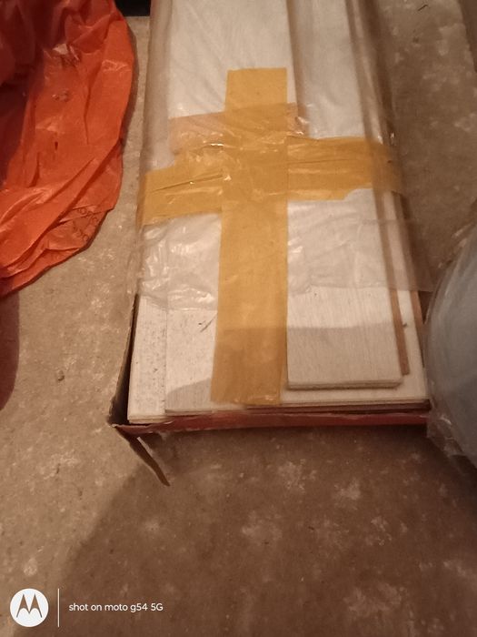 Ламиниран паркет Tarkett ,бял дъб, клас 33, 8 мм, налични около 7 кв.м
