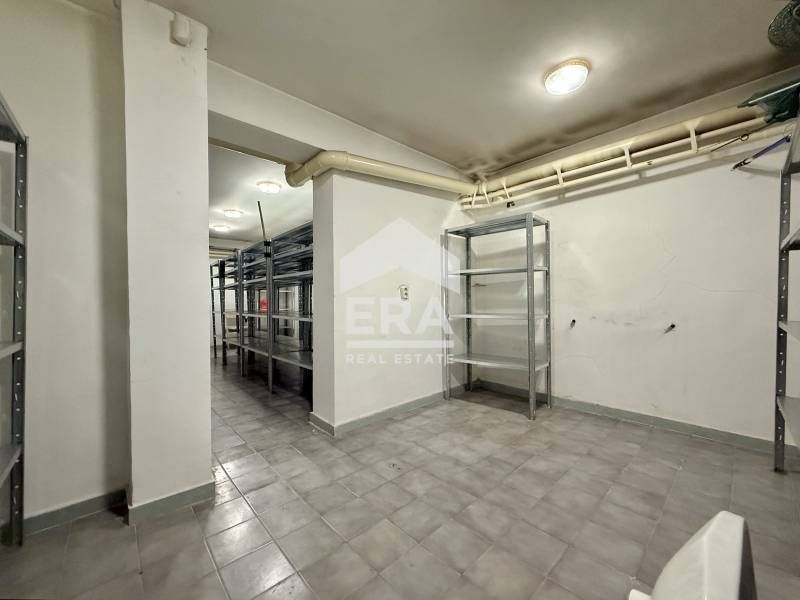 Търговско помещение с отлична локация в кв. Лагера.