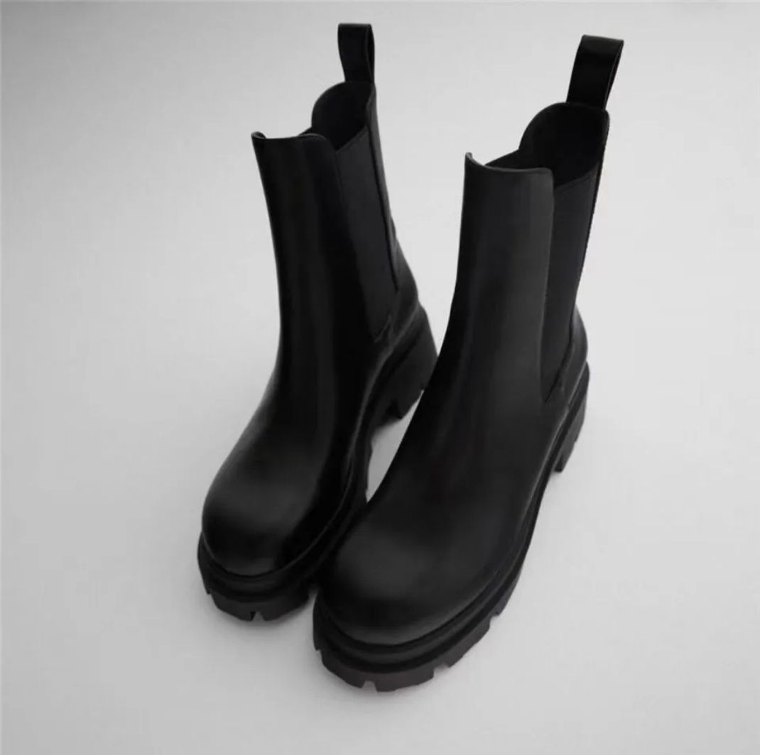 Продам женские ботинки челси
