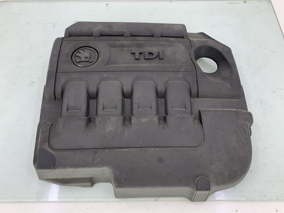 Dezmembrez Capac motor de pe Skoda OCTAVIA 2018