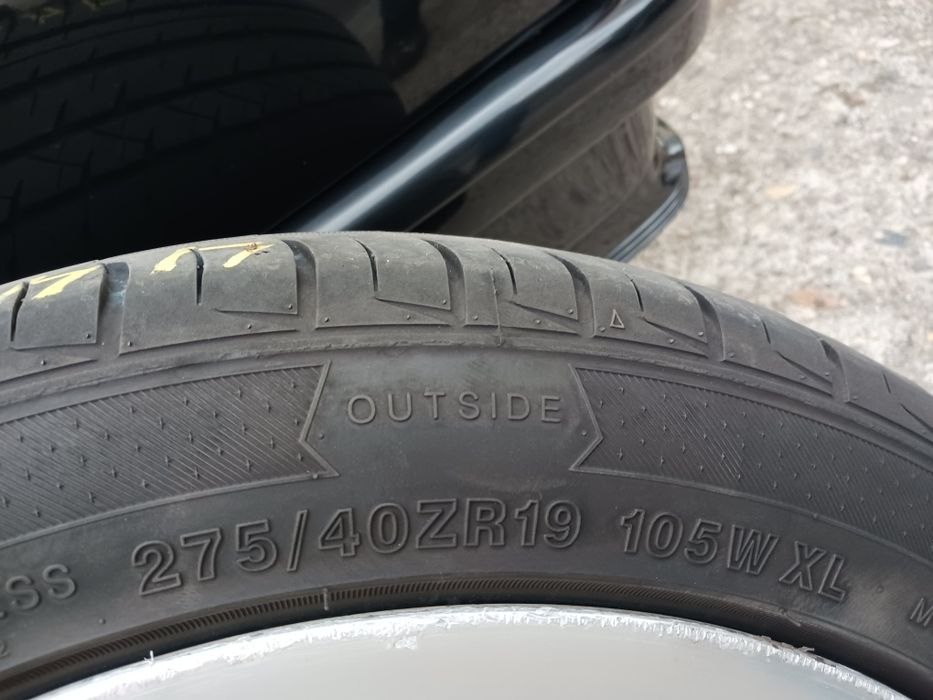 4 Гуми летни две 245/45 R19 и две 275/40 R19