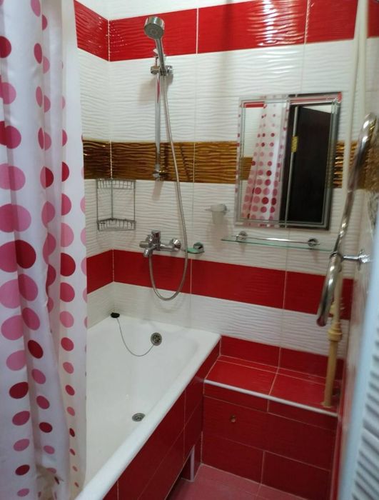 Квартира на Ц5-метро А.Кадырий 2/2/4 общ пл 52м с обстановкой