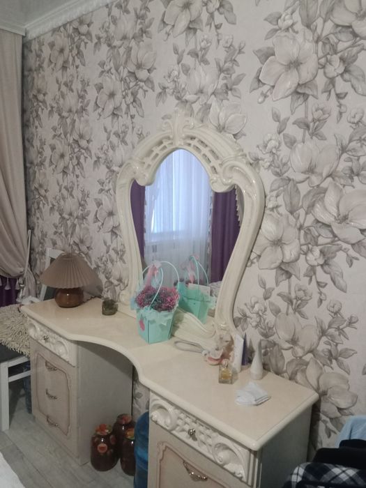 Продам кровать и комод с зеркалом