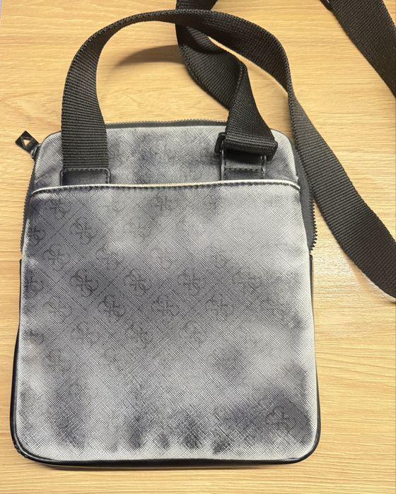 Черна чанта Guess