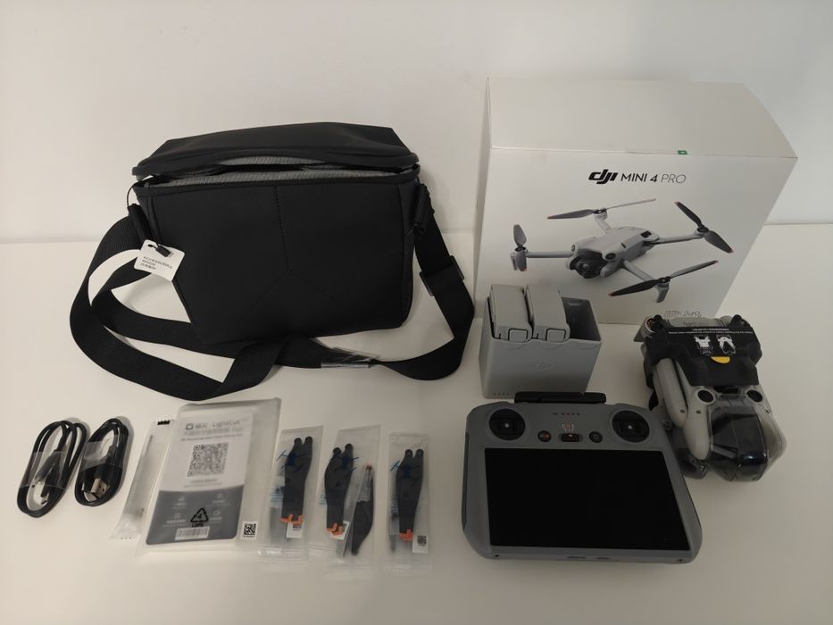 DJI Mini 4 Pro Drona 4 K Fly More Combo + DJI RC 2