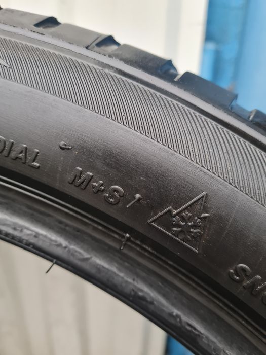 4 Anvelope de iarna *225/45R18*Brigestone*LICHIDARE STOC*100 Lei Buc *