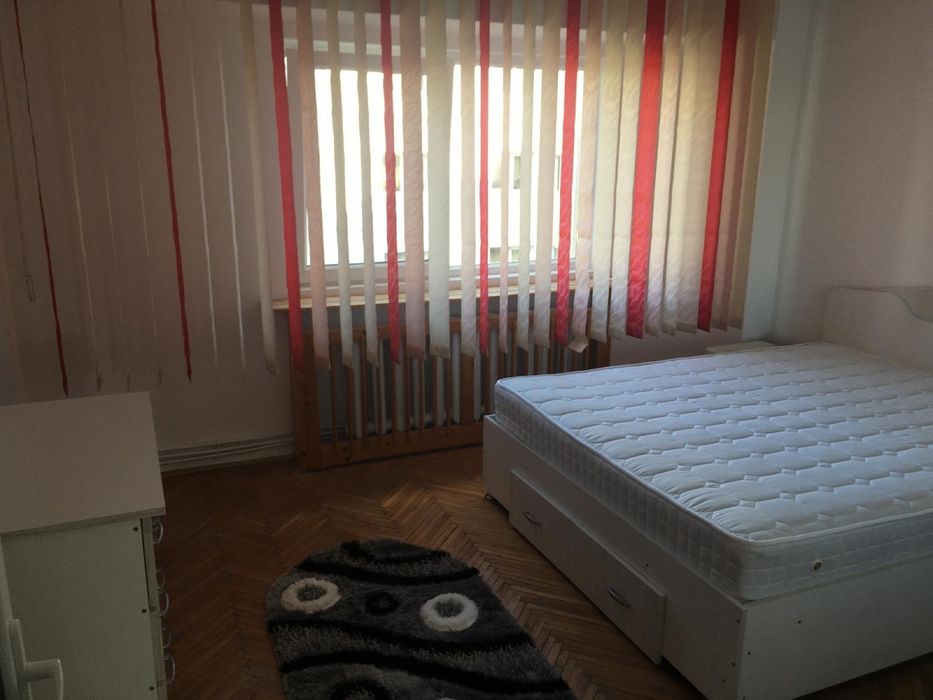 Inchiriez apartament trei camere et 3 zona cinema Barlad linga Fix