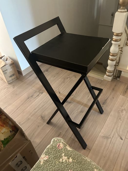 Высокий стул для макияжа