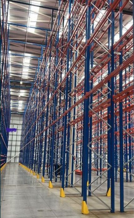 Rafturi metalice in stoc