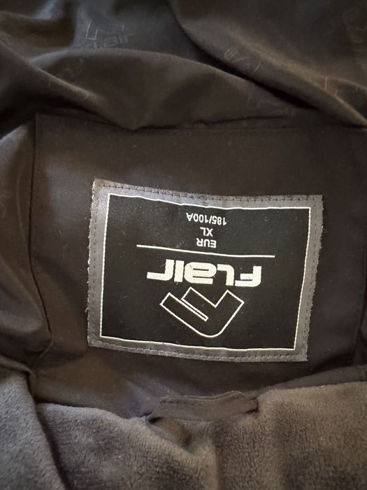 Яке на марка FLAIR