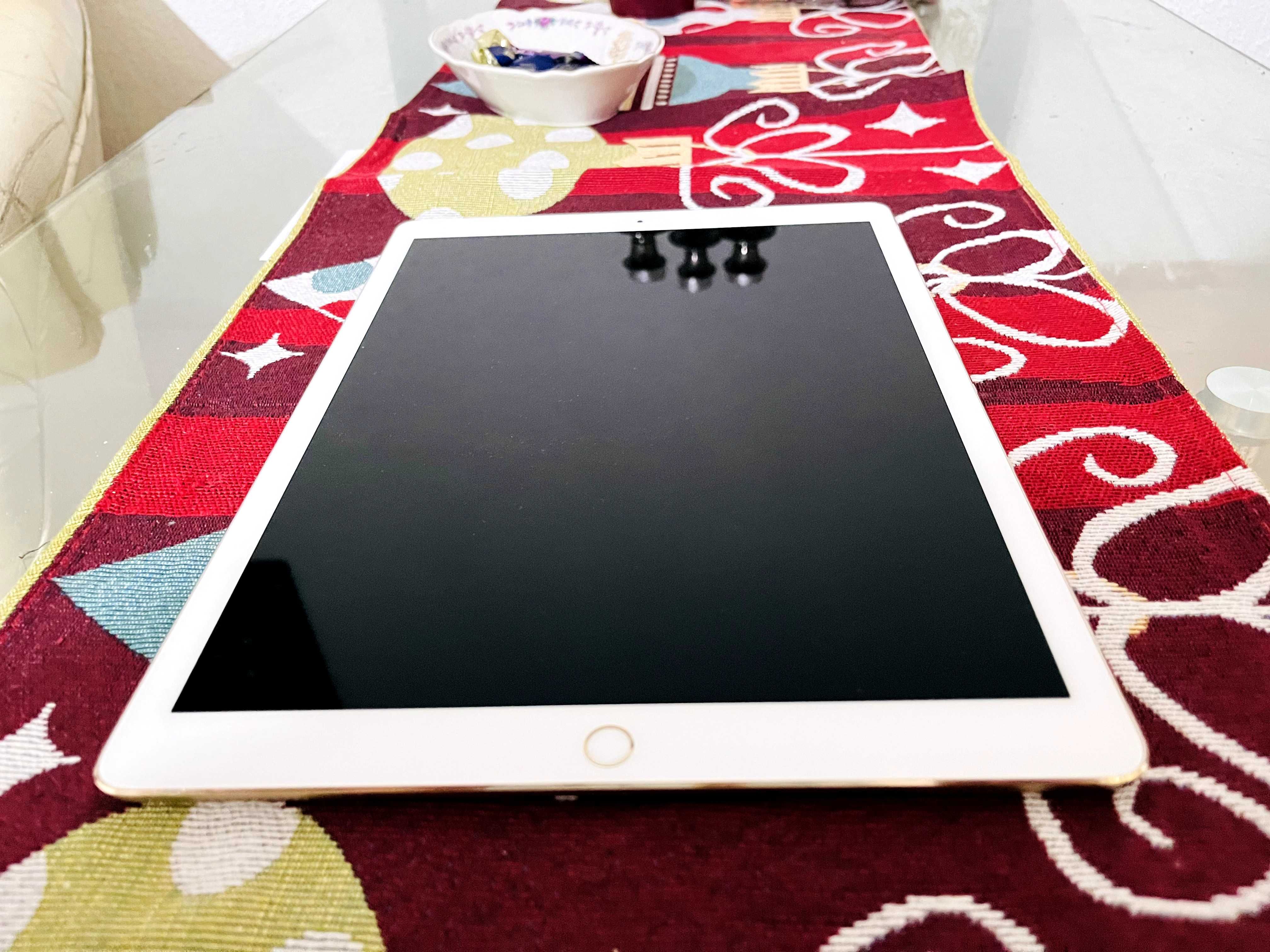 Apple iPad Pro 2 Gen 12.9" A1670 64GB Mid 2108 Wi-Fi - перфектен