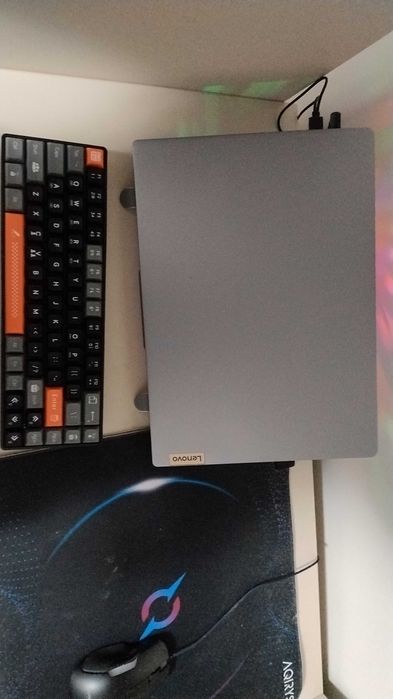 Vând laptop Lenovo în stare perfecta folosit doar o luna