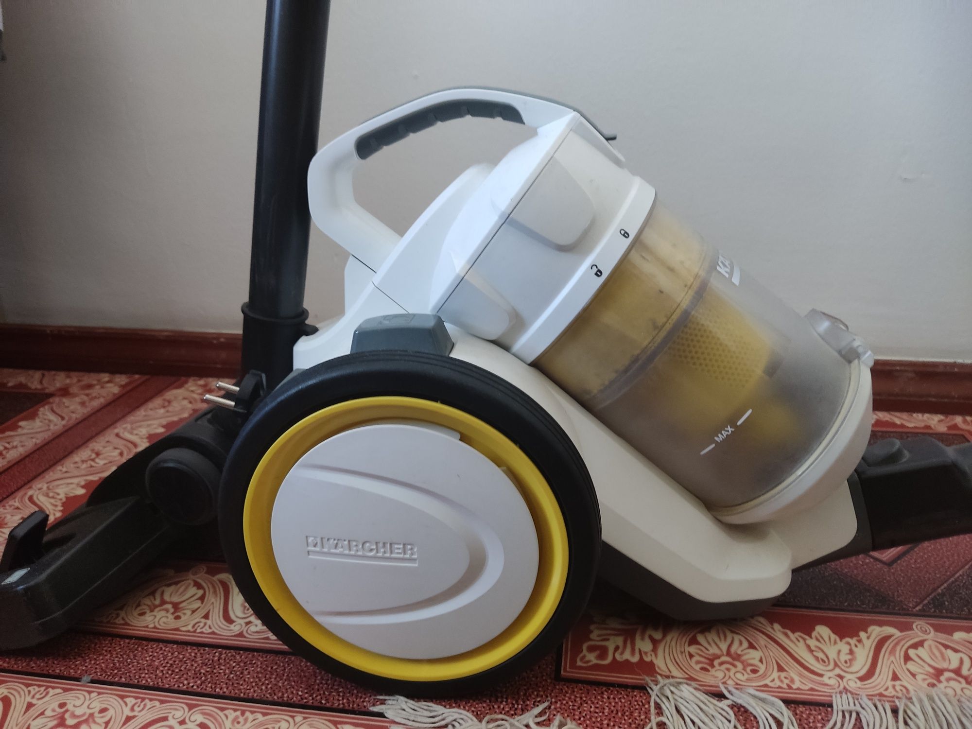 Продается Пылесос Karcher VC 3 premium (ERP) белый