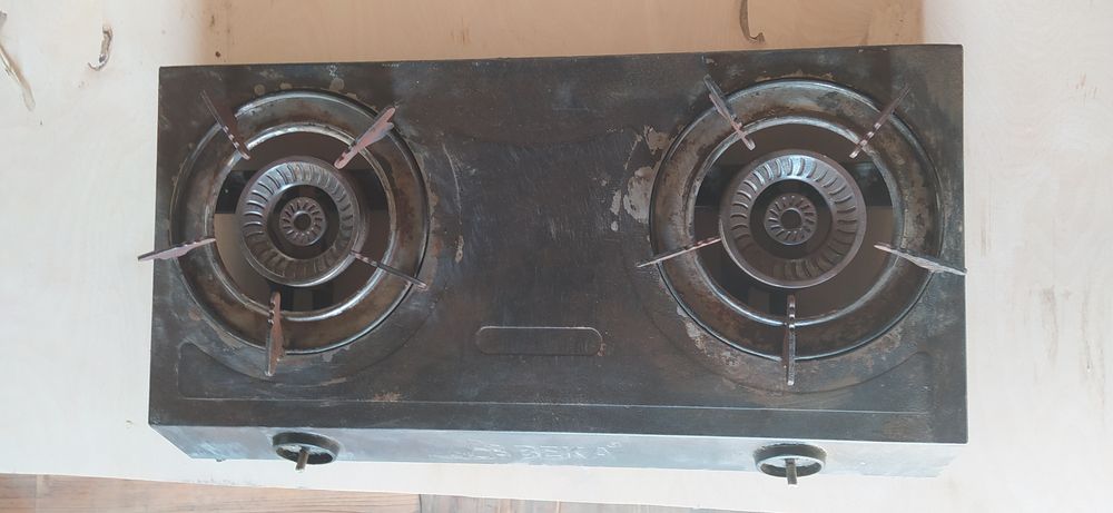 Газовая плита двух комфорная.