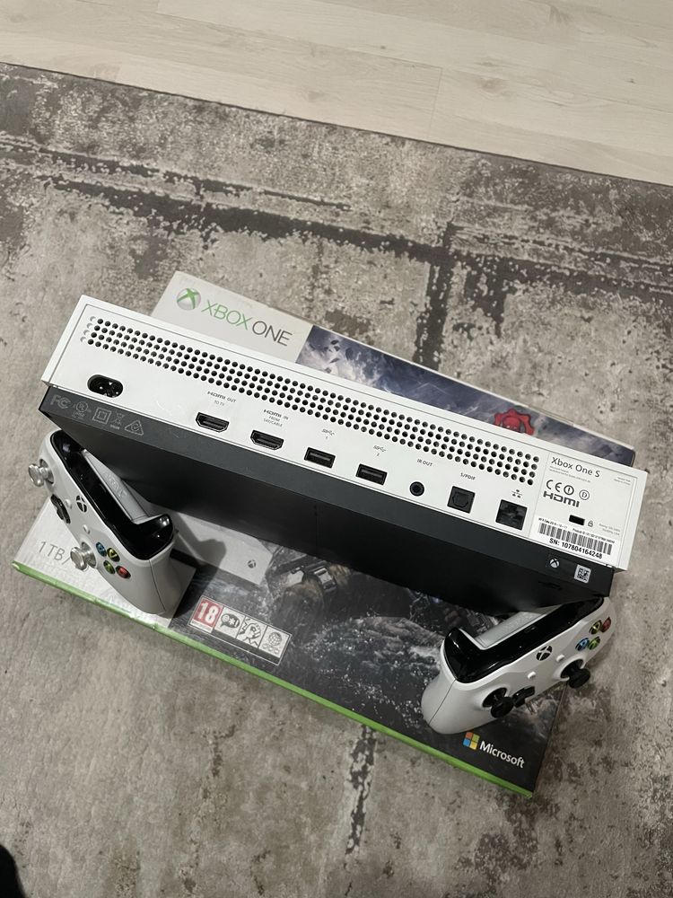Vand consolă Xbox one s 1TB cu FIFA21.