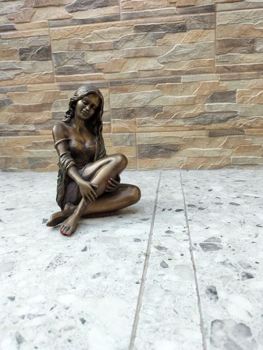 Statueta din bronz,autentificată,inaltime27 cm,este noua,în bănci gas