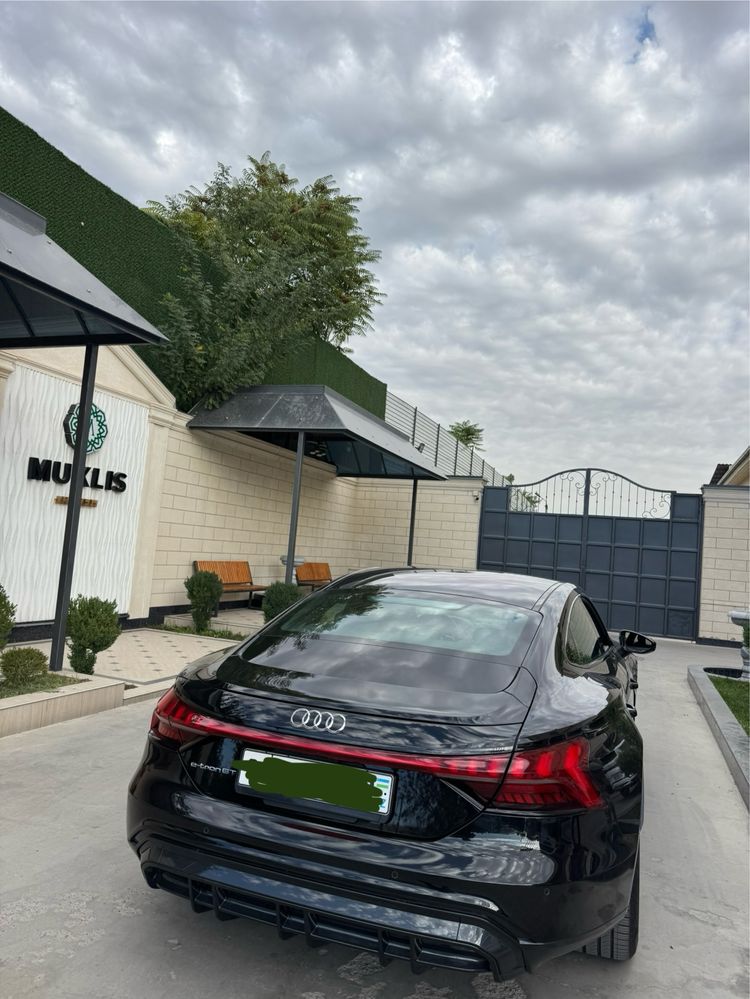 Audi e-tron GT 2023 yil 12.000 km