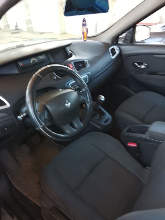 Vând Renault Scenic 2011