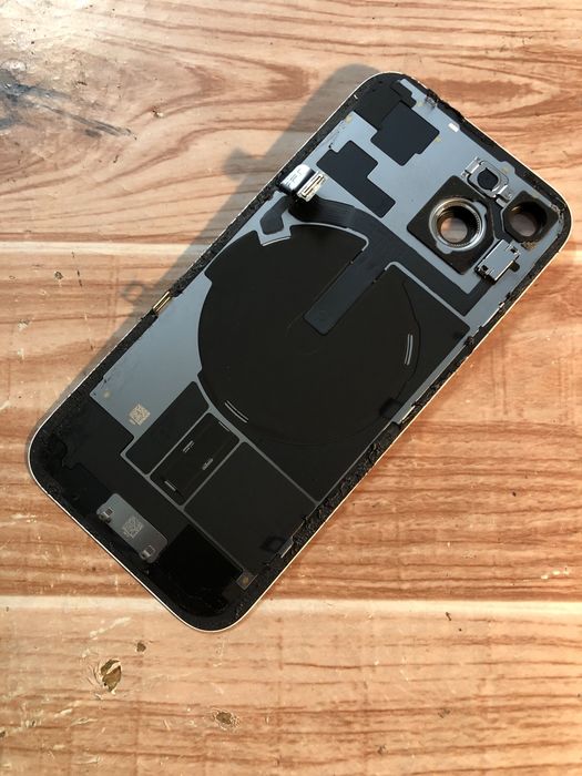 Оригинален заден капак за iPhone 15 розов, оборудван