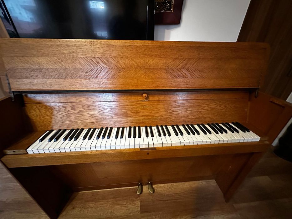 Pianina cu pedale