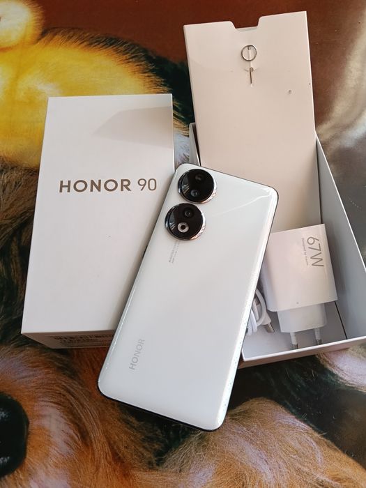 Vând Honor 90-5G-12Gb ram