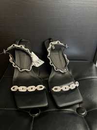 Уникални обувки на ток Zara