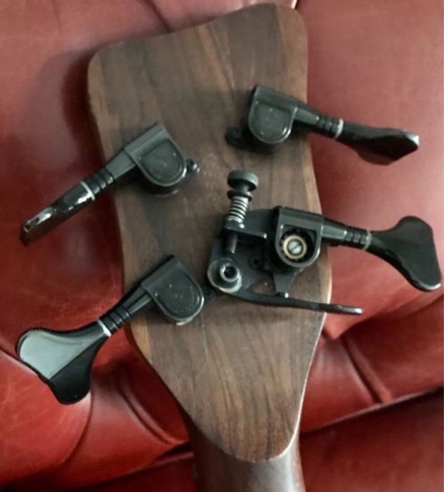 Schaller hipshot D tuner bass extender