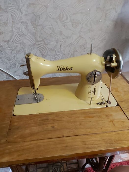 Продам швейную машинку