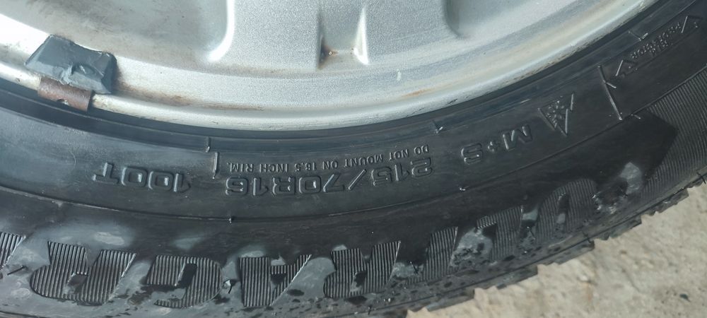 Зимние шины с дисками R16 215/70