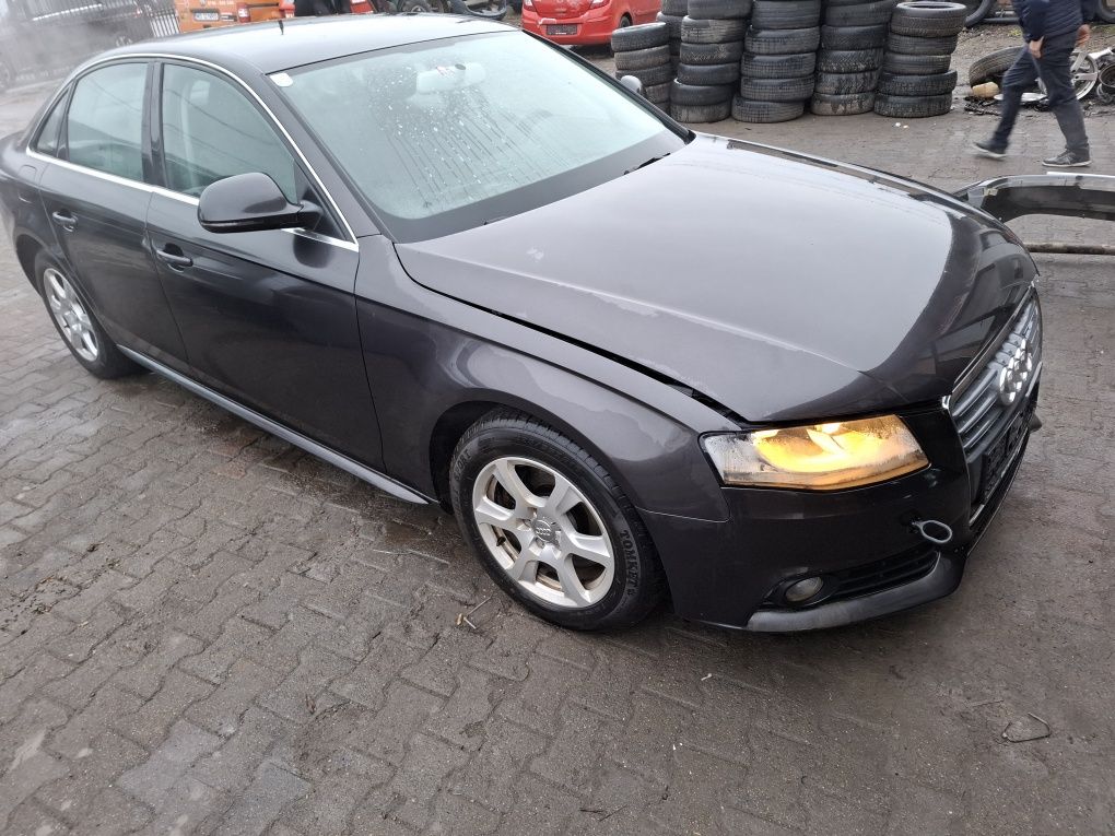 Piese/Dezmembrez Audi A4 B8 1.8TFSi CDHA fabricat 2009