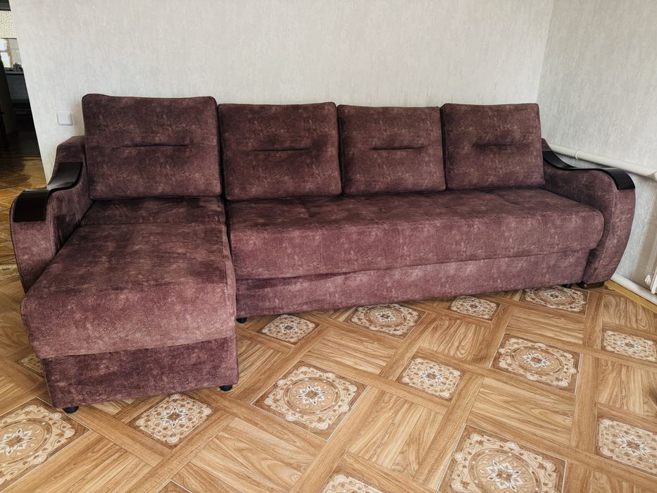 Продам диван в отличном состояний!