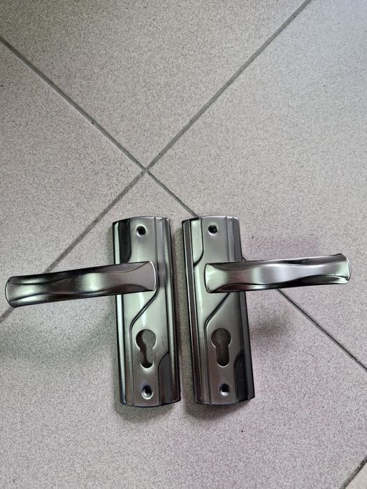 Продам ручки для двери новые.