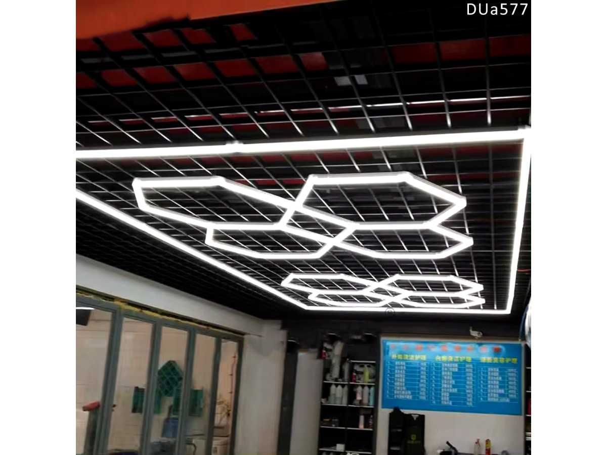 Iluminare LED pentru tavan și garaj cu elemente Honeycomb