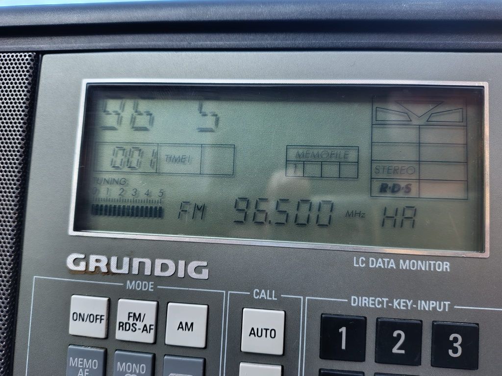 radio grundig satelit 700