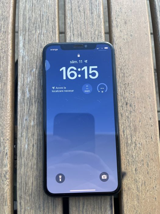 Vand iphone 11 pro de 64 gb impecabil