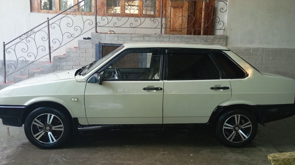 Vaz 21099 sotiladi