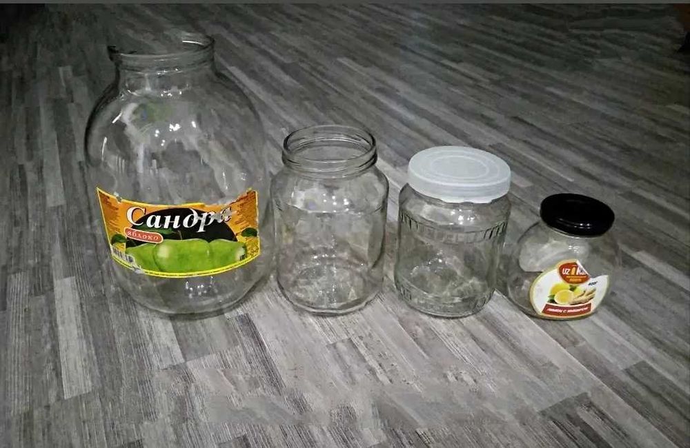 Продам пакет вещей и отдам банки даром